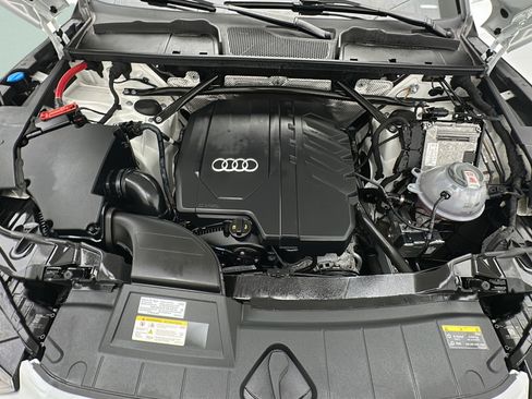Used 2023 Audi Q5 2.0T Premium w/ Convenience Package AWD/4WD image 23