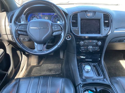 Used 2018 Chrysler 300 S image 9