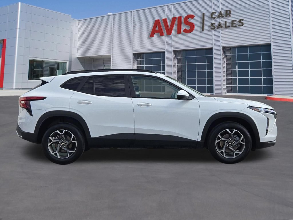 Used 2026 Chevrolet Trax LT FWD image 5