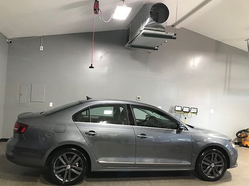 Used 2018 Volkswagen Jetta SEL FWD image 2