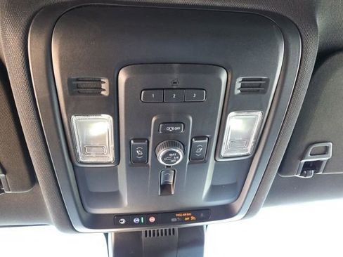 Used 2023 Chevrolet Suburban Premier image 20