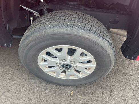 Used 2025 Toyota Tacoma SR5 AWD/4WD image 7