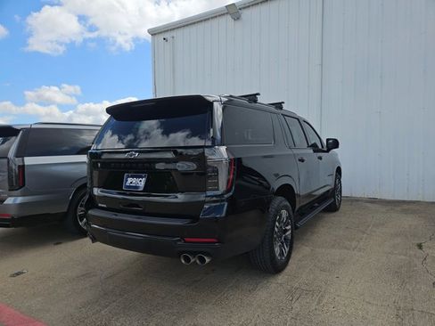 Used 2026 Chevrolet Suburban Z71 w/ Comfort Package AWD/4WD image 3