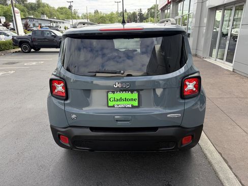 Used 2018 Jeep Renegade Latitude FWD image 4