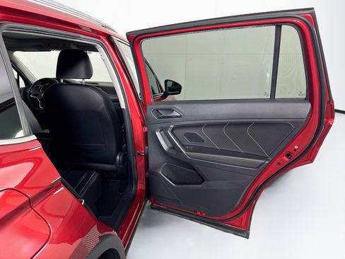 Used 2022 Volkswagen Tiguan SE FWD image 30