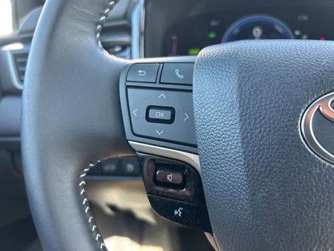 Used 2025 Toyota Camry SE image 19