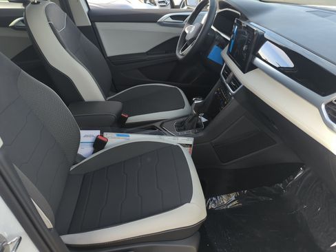 New 2026 Volkswagen Taos SE image 18