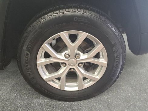 Certified 2024 Jeep Grand Cherokee Limited image 35