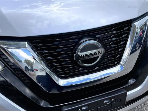 Used 2020 Nissan Rogue SV image 30