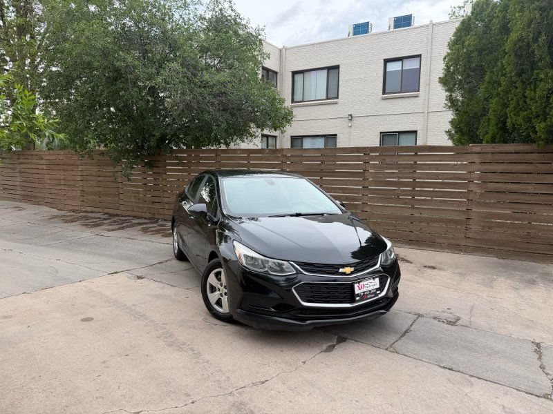 Used 2017 Chevrolet Cruze LS FWD image 1