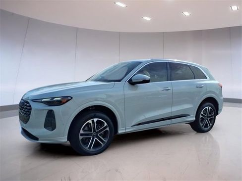 Used 2025 Audi Q5 Premium w/ Convenience Package image 2