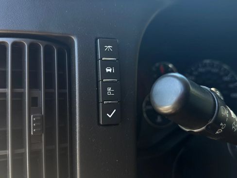 Used 2017 Chevrolet Express 2500 RWD image 23
