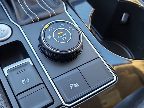 Certified 2022 Volkswagen Atlas SE w/ Panoramic Sunroof Package image 17