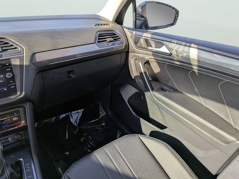 Used 2023 Volkswagen Tiguan SE FWD image 14