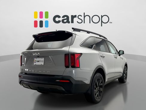Used 2022 Kia Sorento S w/ Panoramic Sunroof Package AWD/4WD image 5