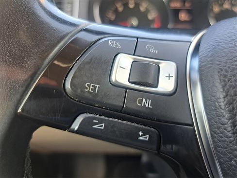 Used 2017 Volkswagen Jetta SE image 14