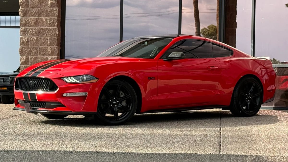 Used 2018 Ford Mustang GT w/ Black Accent Pkg RWD image 3