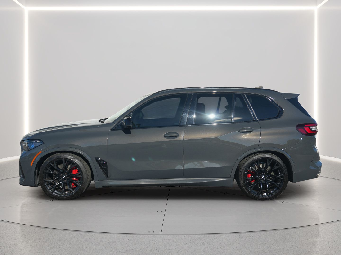 Used 2022 BMW X5 M w/ Competition Package 2 AWD/4WD image 2