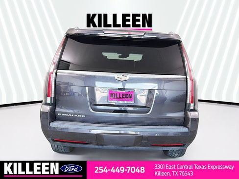 Used 2018 Cadillac Escalade Luxury AWD/4WD image 8