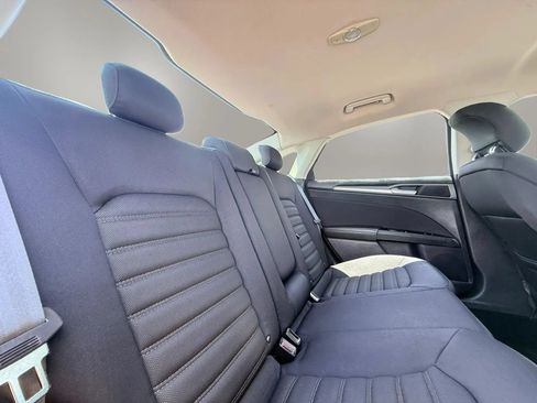Used 2013 Ford Fusion SE FWD image 12