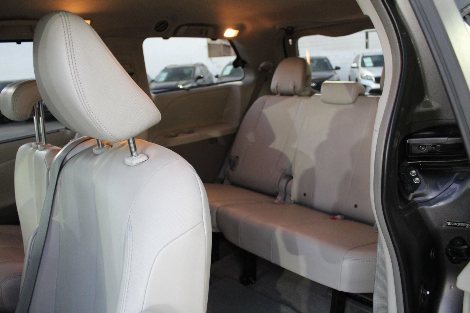 Used 2013 Toyota Sienna XLE FWD image 14