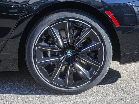 New 2026 BMW 760i xDrive w/ Premium Package AWD/4WD image 8