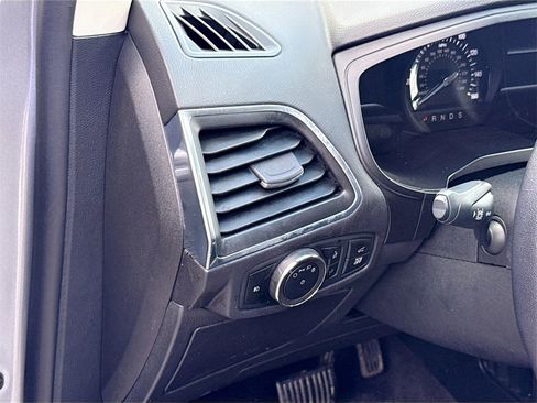 Used 2024 Ford Edge Titanium image 11