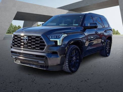 Used 2023 Toyota Sequoia Platinum image 3