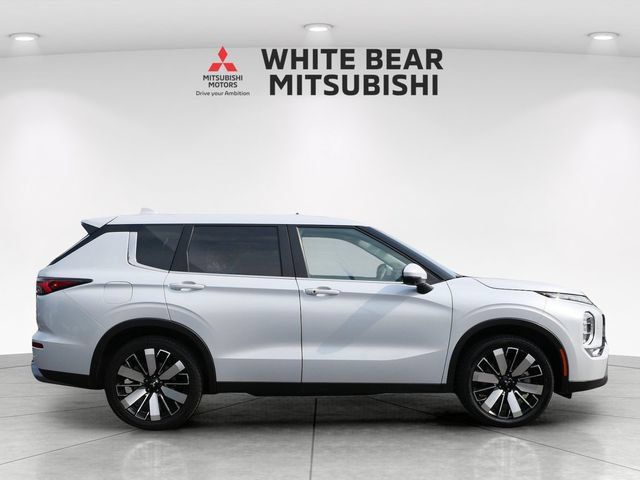 Used 2025 Mitsubishi Outlander AWD image 6