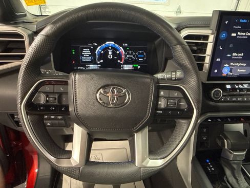 Used 2025 Toyota Sequoia Platinum AWD/4WD image 41