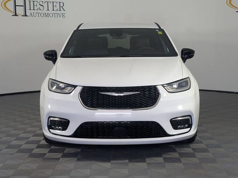Used 2025 Chrysler Pacifica Select FWD image 3