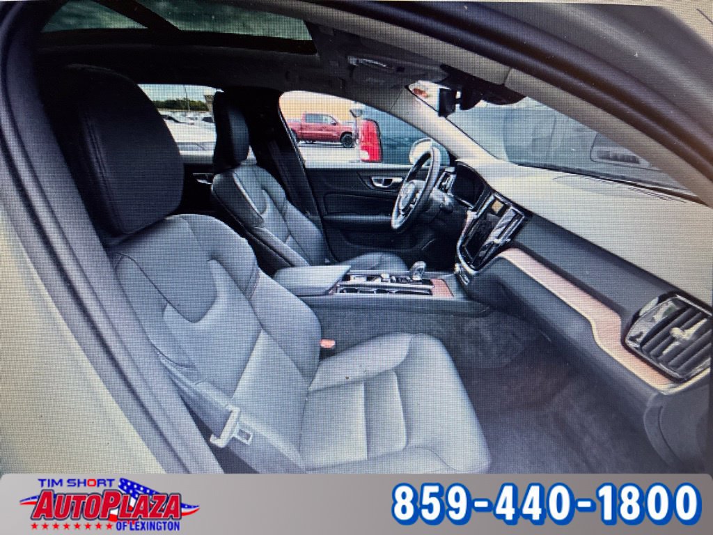 Used 2025 Volvo V60 B5 Cross Country Plus AWD/4WD image 8