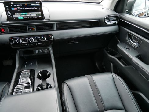 Used 2024 Honda Pilot EX-L image 11