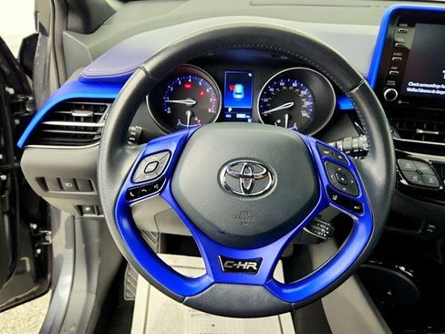 Used 2021 Toyota C-HR XLE FWD image 13