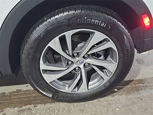 Used 2023 Buick Envision Essence image 33