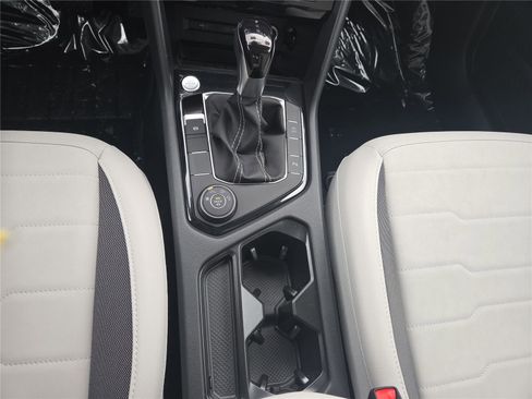 New 2026 Volkswagen Taos SE AWD/4WD image 21