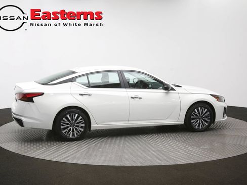 Used 2025 Nissan Altima 2.5 SV FWD image 42