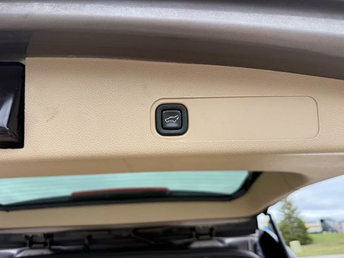 Used 2011 GMC Yukon Denali image 24