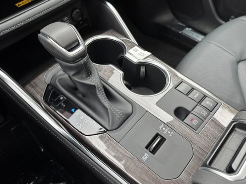 New 2025 Toyota Highlander Limited image 26