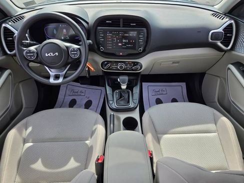Used 2025 Kia Soul LX w/ LX Technology Package FWD image 14