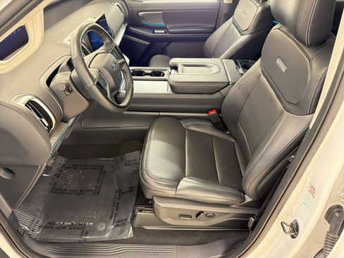 Certified 2025 Ford Expedition Max Platinum AWD/4WD image 5