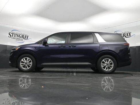 Used 2023 Kia Carnival LX FWD image 29