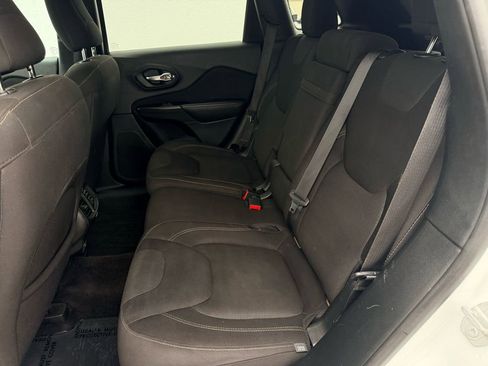 Used 2017 Jeep Cherokee Latitude image 12