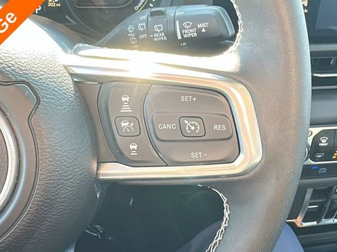 Used 2025 Jeep Wrangler Unlimited Sahara AWD/4WD image 19