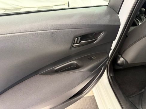 Used 2025 Toyota Corolla LE FWD image 18
