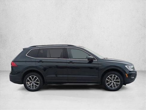 Used 2019 Volkswagen Tiguan SE w/ Panoramic Sunroof Package image 4
