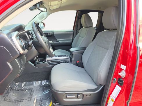 Used 2021 Toyota Tacoma SR5 image 9