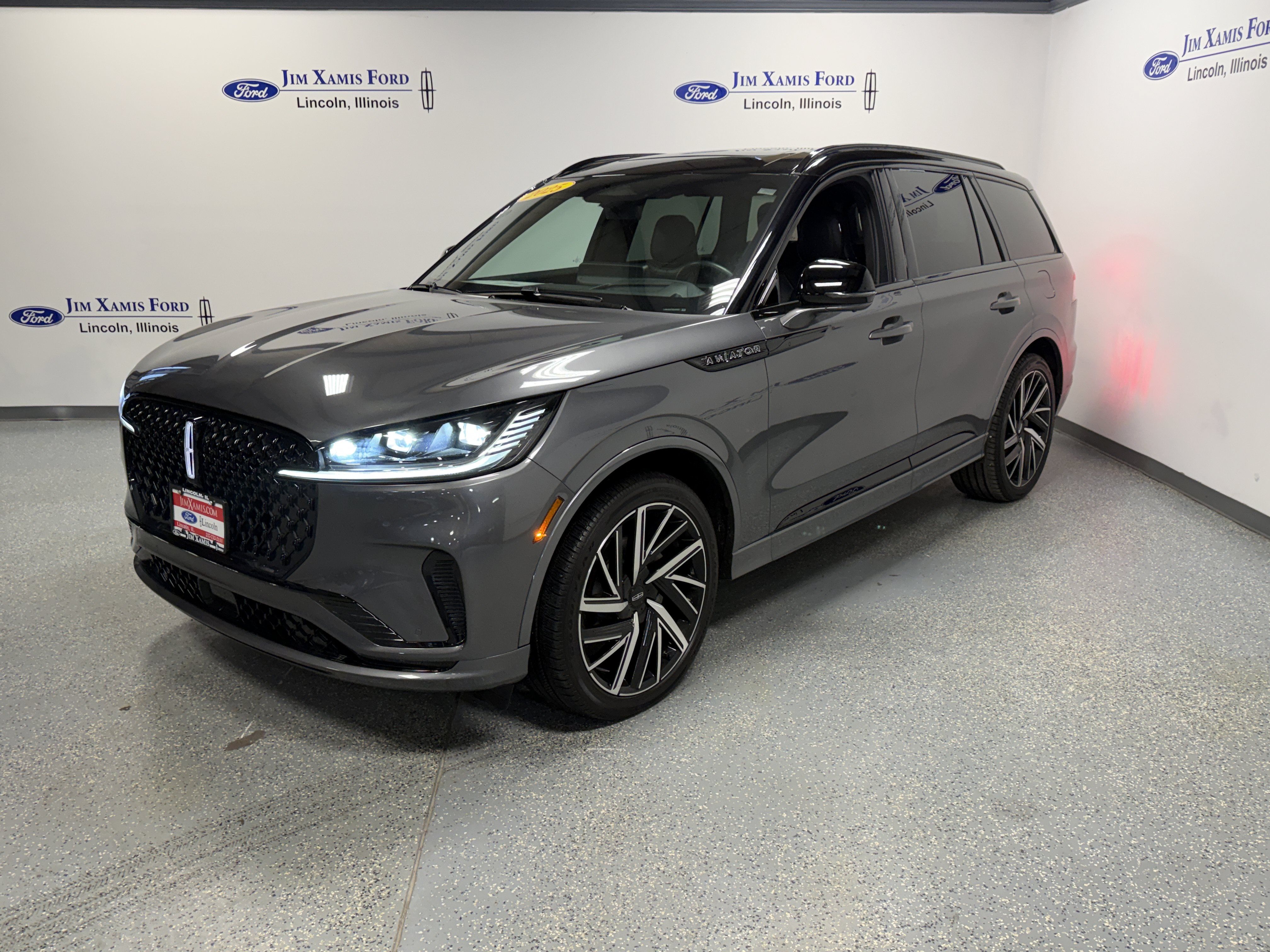 Used 2025 Lincoln Aviator Black Label w/ Black Label Special Edition AWD/4WD image 3