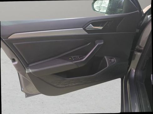 Used 2021 Volkswagen Jetta R-Line image 9