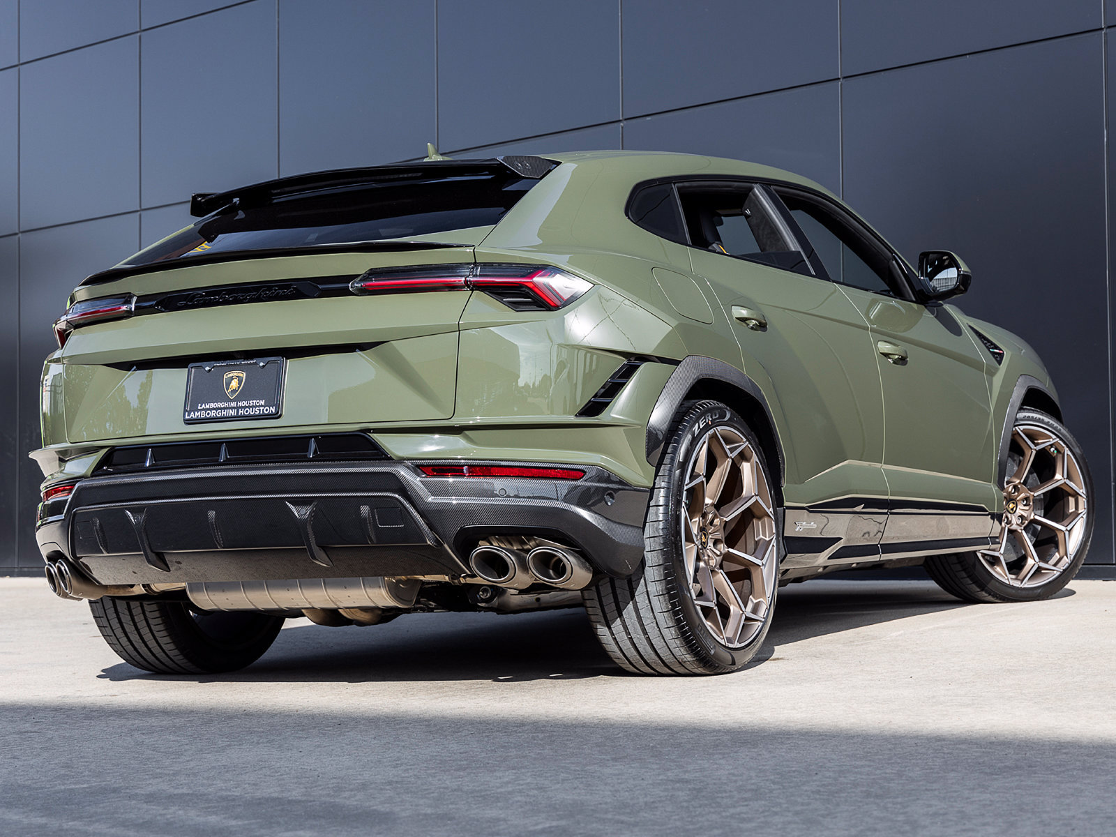 Used 2023 Lamborghini Urus Performante AWD/4WD image 8